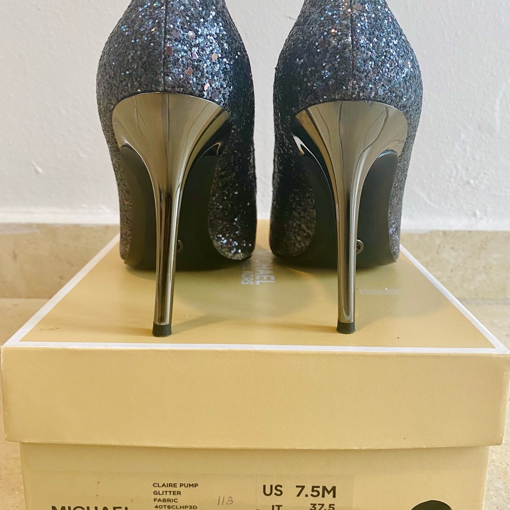 Party Perfect Pumps - Picture 2 of 6